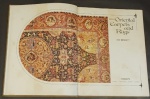 BENNETT, Ian. Book of oriental carpets and rugs. London: Hamlyn, c1972. 128 p.: il. color. e p&b.; 28 x 22 cm. Aprox. 927 g. Assunto: Tapetes orientais. Idioma: Inglês. Estado: Obra com capa dura e folhas com manchas pretas de poeira. (CI: 128)