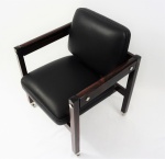 SERGIO RODRIGUES, poltrona KIKO , em madeira nobre jacarandá, estofada, assento e encosto em couro na cor preta, com apliques de metal. Medidas 79 x 64 x 56 cm.