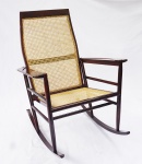JOAQUIM TENREIRO. Cadeira de balanço em jacarandá e palha indiana natural. Peça selada. Medidas 98 x 73 x 84 cm.