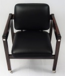 SERGIO RODRIGUES, (1927  2014) poltrona KIKO , em madeira nobre jacarandá, estofada, assento e encosto em couro na cor preta, com apliques de metal. Medidas 79 x 64 x 56 cm.