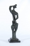 BRUNO GIORGI . Escultura em bronze patinado, medindo 47 cm de altura. Assinado.