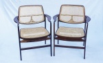 SERGIO RODRIGUES, (1927  2014) par de cadeiras OSCAR NIEMEYER , em madeira nobre jacarandá, assento e encosto em palha natural indiana. Medidas 86 x 70 x 54 cm.
