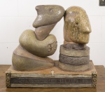 BRENNAND - Francisco de Paula Coimbra de Almeida Brennand (1927/2019)." Gêmeos guerreiros", escultura em cerâmica vitrificada, medindo 59 cm de altura e base com 39.5 x 67.5 cm datado de 1986.