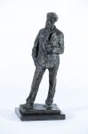 DEGAS, EDGAR. (Paris, 1834 - Paris, 1917).  Escultura em bronze patinado , representando Figura Masculina. Assinado. Base em granito preto. Alt. total  35 m.