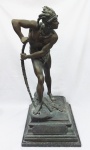 Nicanor PLAZA (1840-1918) . " Le Dernier des Mohicans " . Escultura em bronze. Medidas 85 x 44,5 x 35,5 cm.