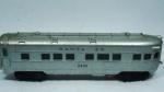 Lionel- miniatura de vagão de viagem Santa Fe 2406- escala O- cor: cinza- feito de plástico- med 29 x 5 x 7 cm.
