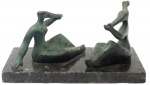 ALFREDO CESCHIATTI. " As Iaras". Escultura em bronze patinado com base em granito preto. medida total aproximada, 25 x 12 x 12 cm.