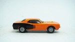 Maisto- Plymouth Hemi Cuda, escala 1/64, laranja, modelo metal die-cast, med 7 x 3 cm.
