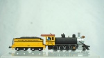 Locomotiva e vagão Elétrico Denver & Rio Grande 268 escala HO- cor: amarelo e preto- feito de metal- medindo 11,5 x 3 x 4 cm e 10 x 3 x 3 cm.