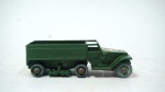 Lesney- miniatura de camminhão com estrela no capô M3 Personnel Carrier- feito na Inglaterra- cor: verde militar- modelo meta die-cast- med 6 x 2 cm.