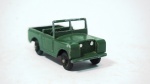 Lesney- miniatura de Land Rover Series 2- feito na Inglaterra- cor: verde militar- modelo metal die-cast- med 5,5 x 2,5 cm.