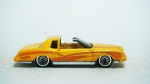 Hot Wheels- Montezooma GMTM, 2001, escala 1/64, amarelo e laranja, modelo metal die-cast, med 7 x 2,5 cm.