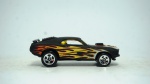 Hot Wheels- Mustang Mach, preto com flamas ao redor, escala 1/64, modelo metal die-cast, med 6 x 2 cm.