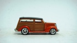 Hot Wheels- Ford 1937, laranja, escala 1/64, modelo metal die-cast, med 7 x 3 cm.